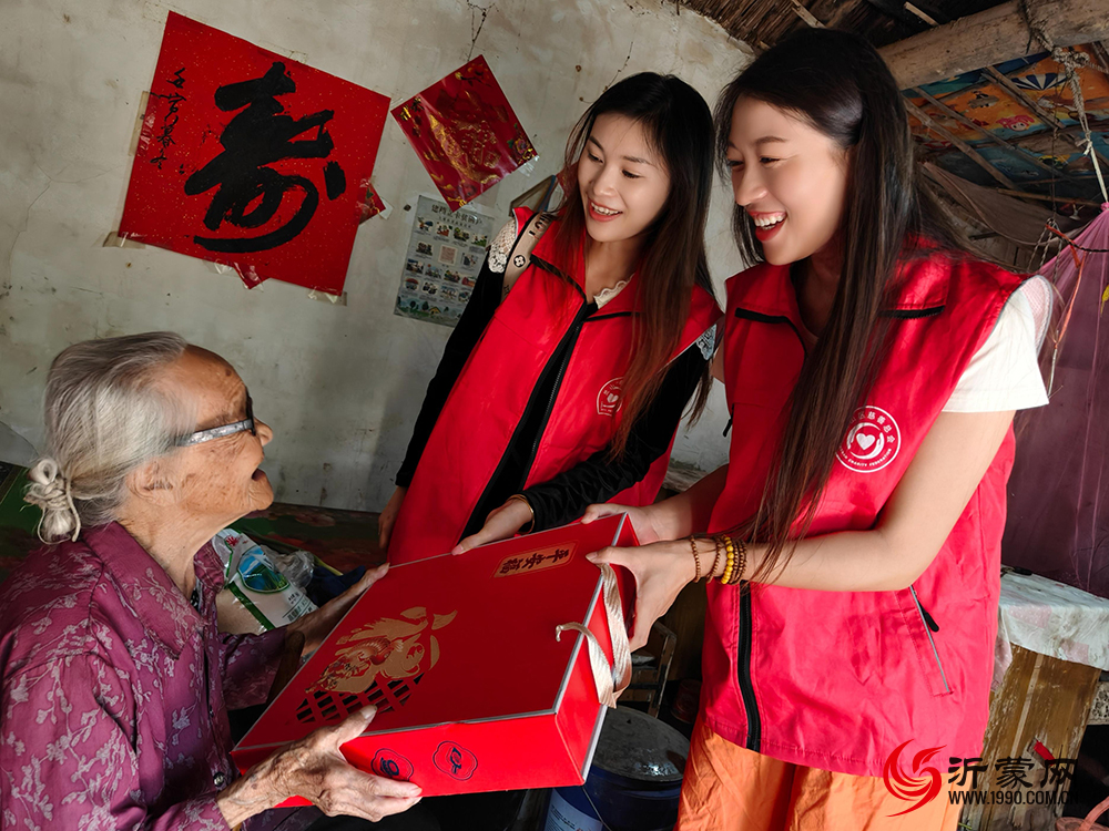 迎中秋女雷锋志愿团走进社区(村庄)献爱心 第 7 张