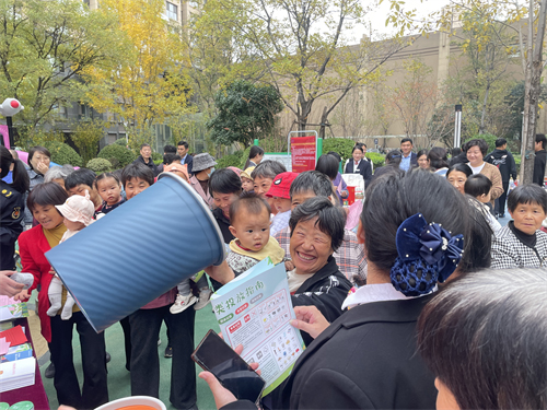 兰山区综合行政执法局垃圾分类宣传活动走进拉菲公馆 第 3 张