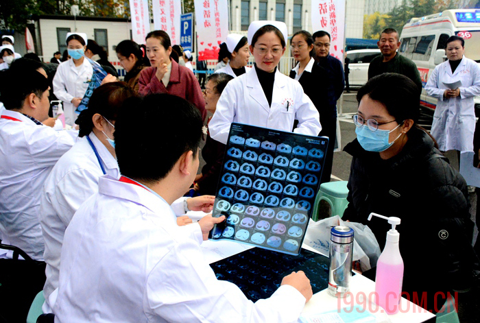 兰山区人民医院携手上海新华医院举行大型义诊活动 第 2 张