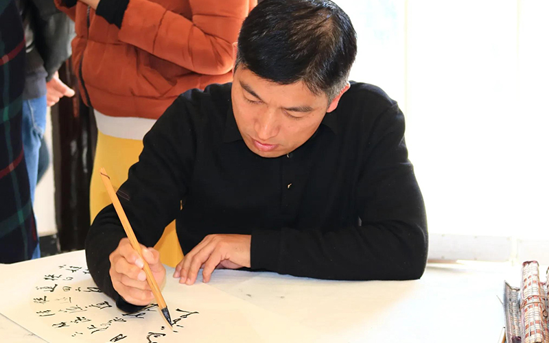 书圣文化传承发展暨友好城市书画交流会在王羲之故居举行 第 19 张