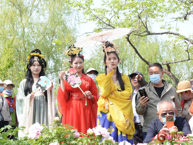 临沂书法广场第六届牡丹文化节成功开幕，墨香与国色共绽华彩